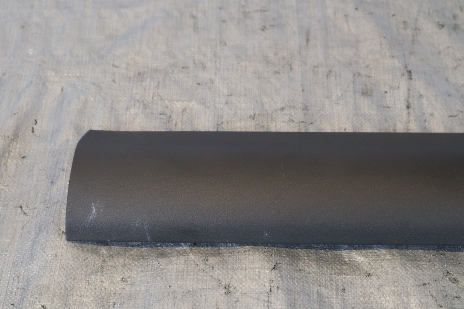 2014 AUDI R8 V8 QUATTRO AWD 4.2L OEM RH INTERIOR DOOR SILL PLATE *SCRATCHES#1339