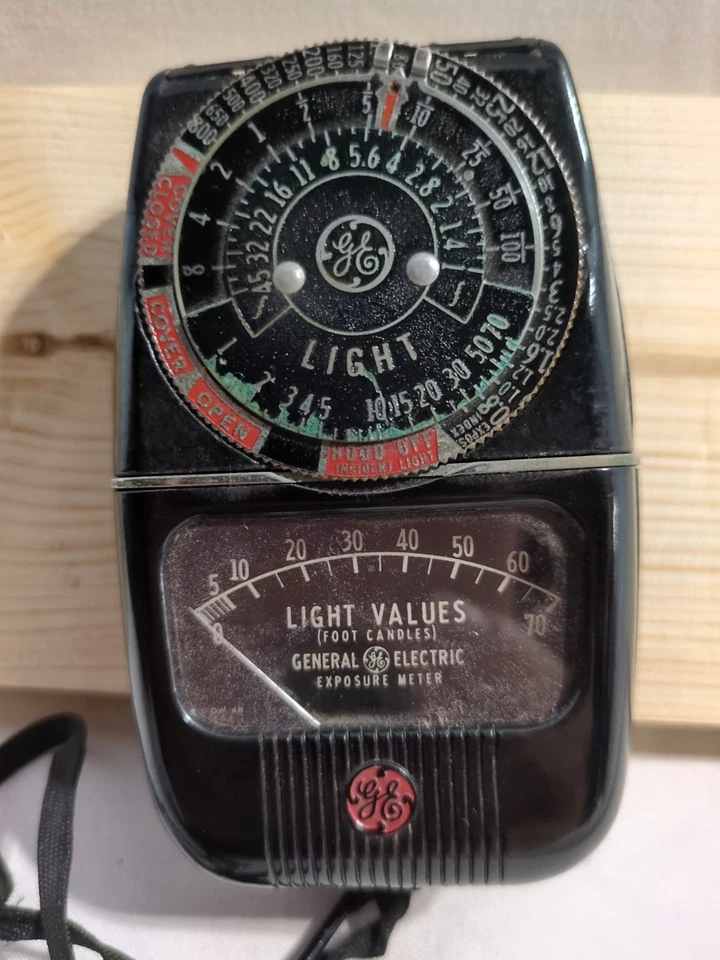 Vintage General Electric (GE) exposure meter, Model DW-48. Leather Case. 1950's - Image 2 of 4