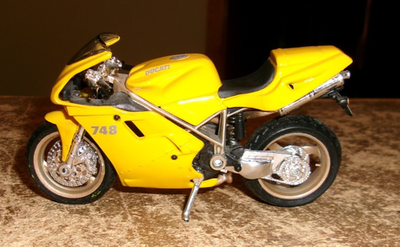 Maisto Collection 1/18 DUCATI Monster 900
