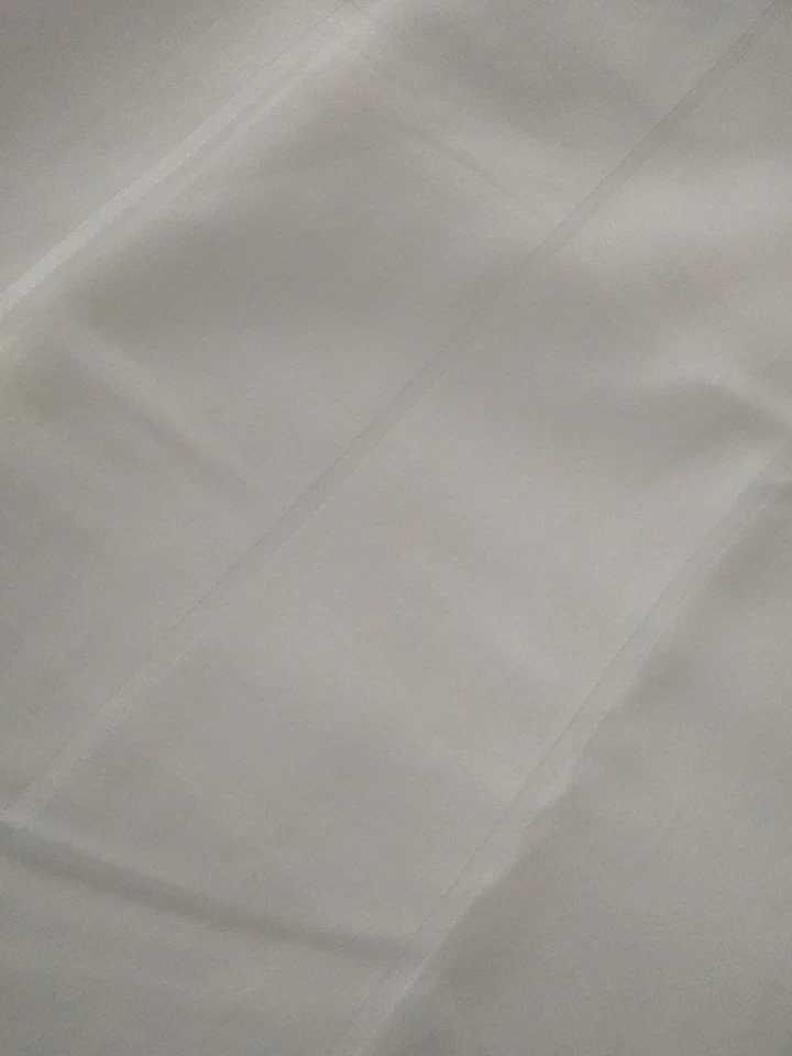 Sábana plana tamaño completo Simply Vera de Vera Wang rayas blancas 81 X 99" SUPIMA Foto 3 de 4