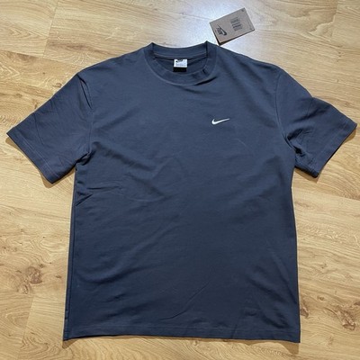 Nike T-Shirt M Grau Neu mit Etikett Mini Swoosh Shirt Streetwear Unisex