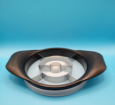 Pampered Chef Pineapple Wedger Cutter Slicer Corer w/Blade Cover #2416