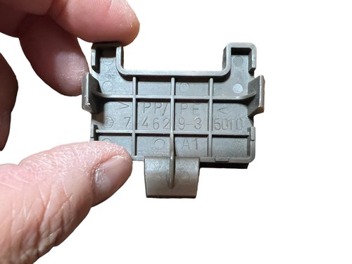 1996-2002 Toyota 4Runner asistencia orificio cubierta bisel de borde 74629-35010 fabricante de equipos originales - Imagen 5 de 5