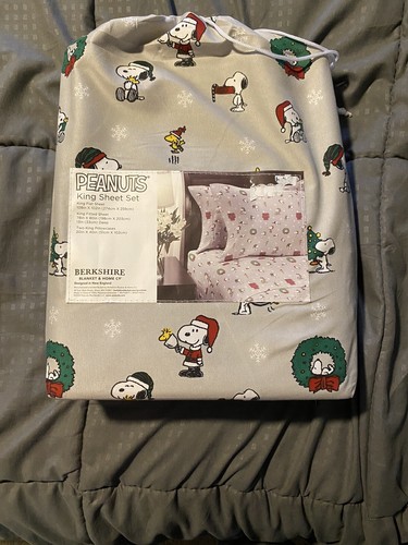 Berkshire Peanuts Snoopy Christmas King Sheet Set Woodstock Wreath Gray Red New - Picture 3 of 9