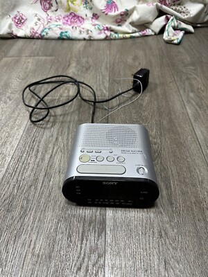 Sony Dream Machine Silber ICF-C218 FM AM Radiowecker automatische Zeiteinstellung *getestet