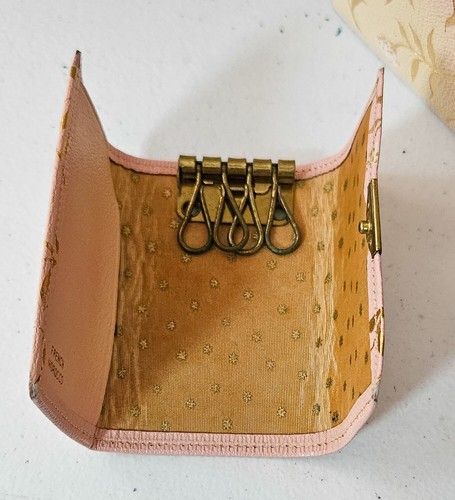 Vintage Pink Wallet Set with Picture of Elvis Presley Attached, New in Box - Picture 9 of 12