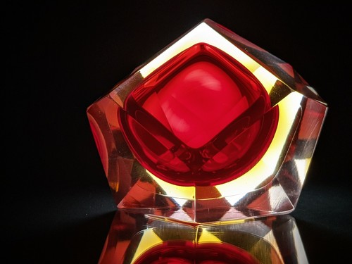 Posacenere in vetro sfaccettato giallo e rosso Sommerso Murano Flavio Poli Italia #9544 - Foto 1 di 11