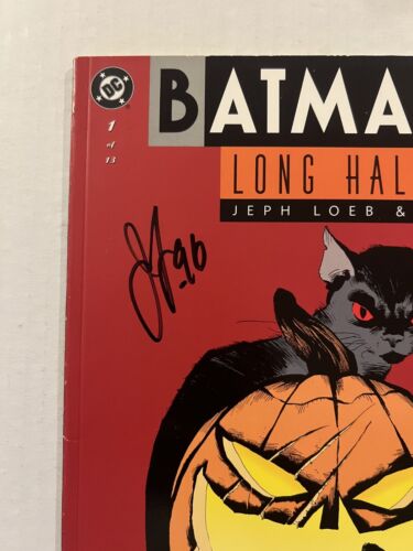 BATMAN THE LONG HALLOWEEN #1 SIGNED BY JEPH LOEB TIM SALE RICHARD STARKINGS 1999 - Picture 3 of 6