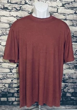 Men’s Large Shirt Red Short Sleeves Crew Neck Rib Textured Soft EUC 