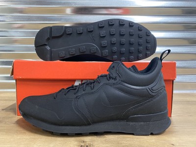 nike internationalist triple black