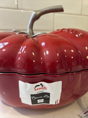 STAUB Tomato Tomate 25cm Cocotte Enamelled Cast Iron Pot Cerise Red - Picture 2 of 14