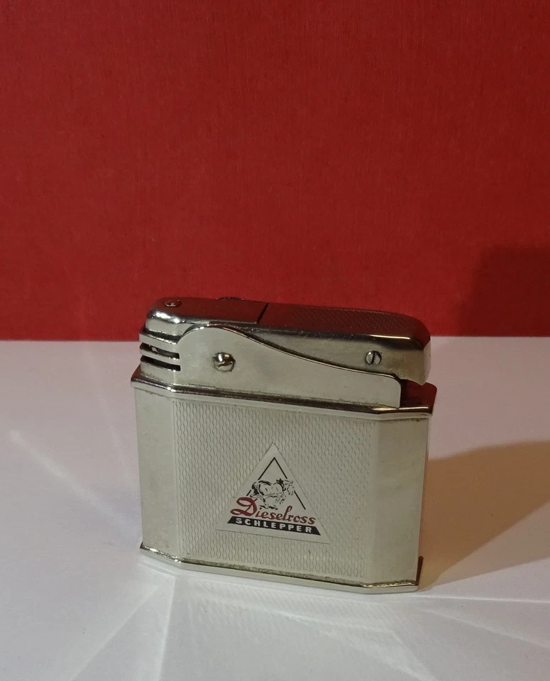 ORIGINAL alt AUGUSTA AUTOMATIC Benzinfeuerzeug FENDT DIESELROSS Schlepper Brennt - Bild 1 von 1