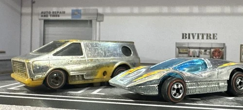 Lot Of 2 1976 Chrome Hot Wheels Redlines - Large Charge & Sizzlers II Vantom