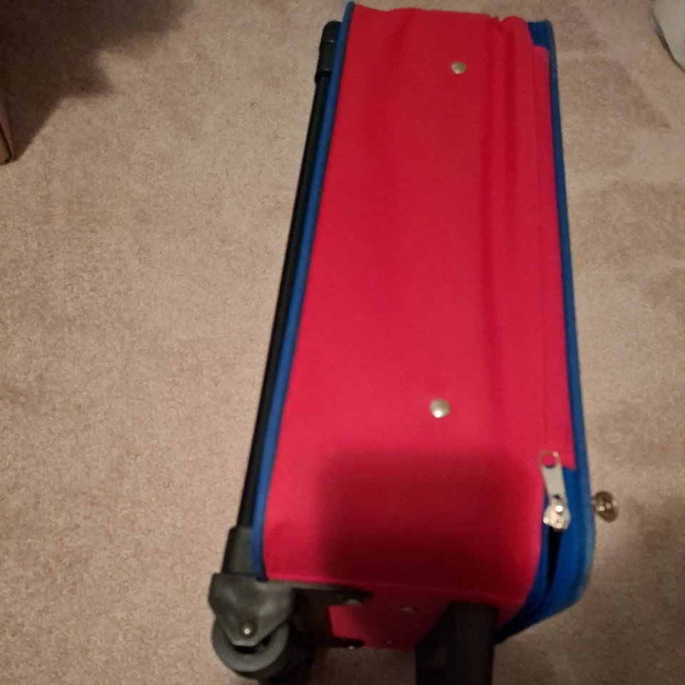 Kids Samsonite Overnight Bag Suite Case with Wheels and Pull Bar Luggage - Image 4 of 4