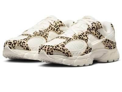 Woman's Sneakers & Athletic Shoes Nike V5 RNR Suede