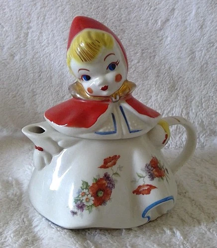 Made in the USA Hull pottery teapot  little red riding hood