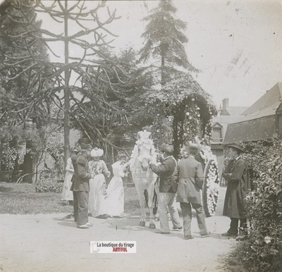 Elegant party, horse, village, stereo glass plate, old photo 4.5x10.7 cm