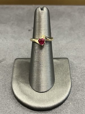 Vintage 10k Gelbgold Ring mit Labor erstellt herzförmiger Rubin 5mm Größe 5,5