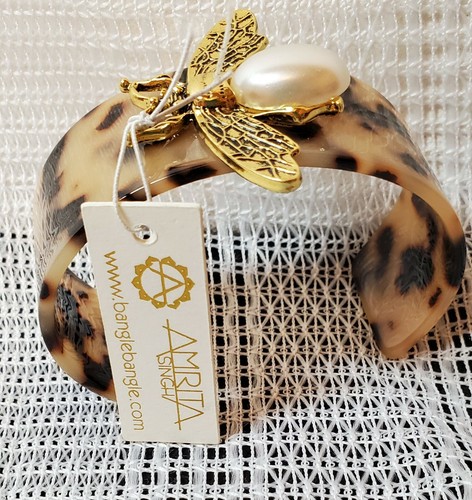 NEW Amrita Singh Acrylic Cuff Bracelet Tortoise Shell Gold Bee Pearl NWT - Picture 3 of 6