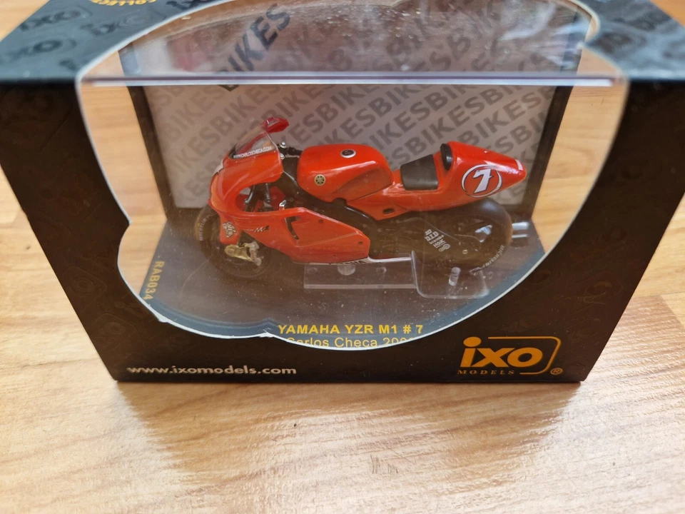 1/24 IXO YAMAHA YZR M1 #7 CARLOS CHECA MOTO GP 2002 MOTO RAB034 Foto 2 de 3