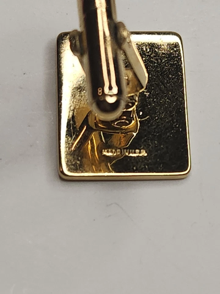 Gemelos Colibrí enchapados en oro de 18k, diamantes reales y pasador de corbata a juego. Foto 4 de 4