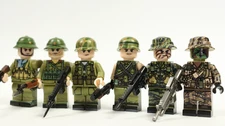 6 x Vietnam war toy soldiers. 4 USA army + 2 NVA regulars. Compatible.