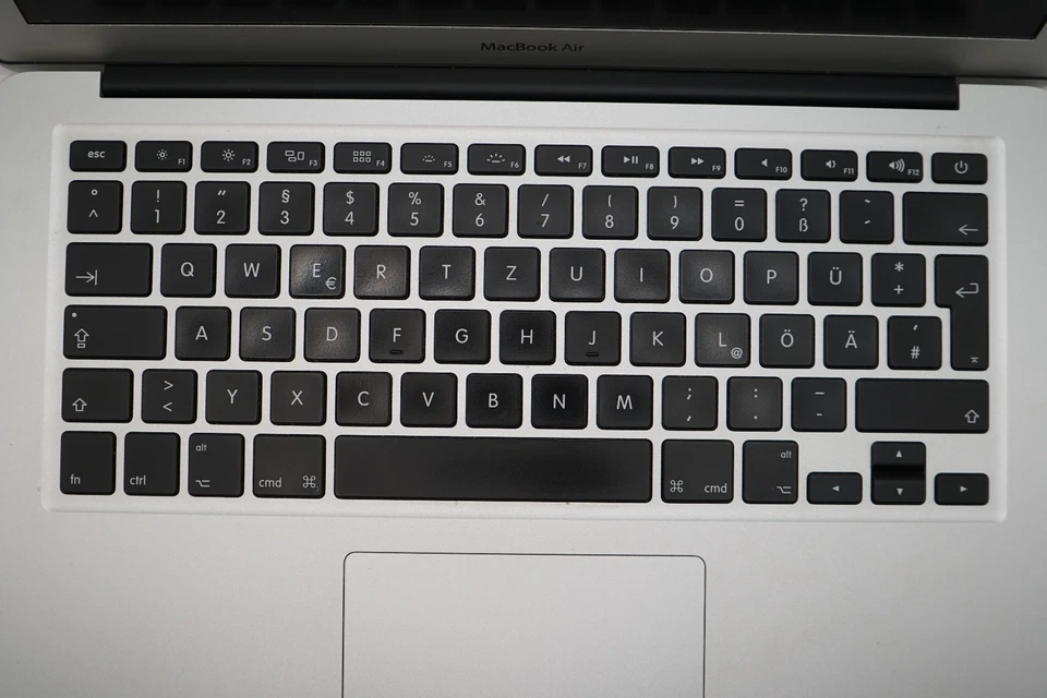 Apple MacBook Air 13" (Anfang 2015) – 1,6 GHz Dual-Core Intel Core i5, 8 GB RAM - Bild 3 von 4