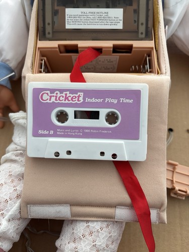 Muñeca parlante de cricket 1986 vintage en caja original de Playmates Toys - funciona - Imagen 8 de 8