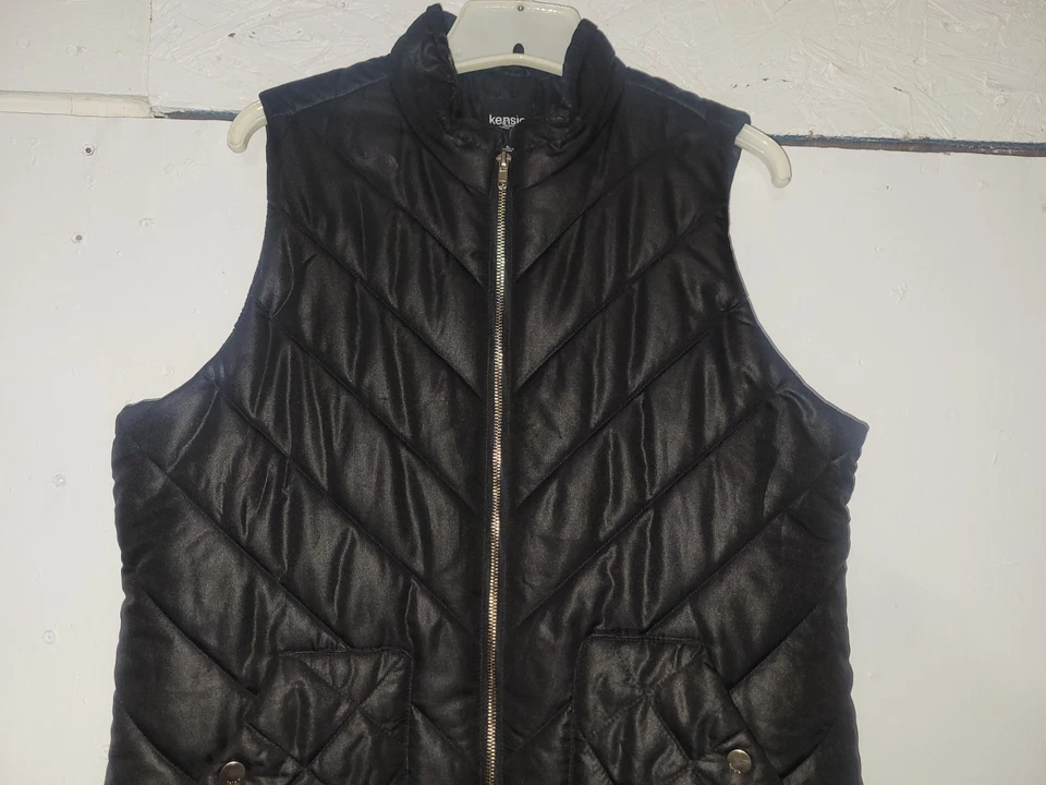 Chaleco acolchado Kensie con dobladillo con volantes para mujer talla grande Foto 3 de 4