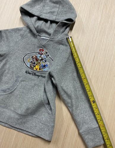 Walt Disney World Kids Sweater Embroidered Boy Size 6 Disney Characters - Picture 6 of 12