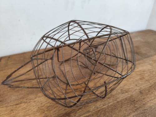 ancien panier a oeufs forme de poule en fer - Imagen 8 de 8