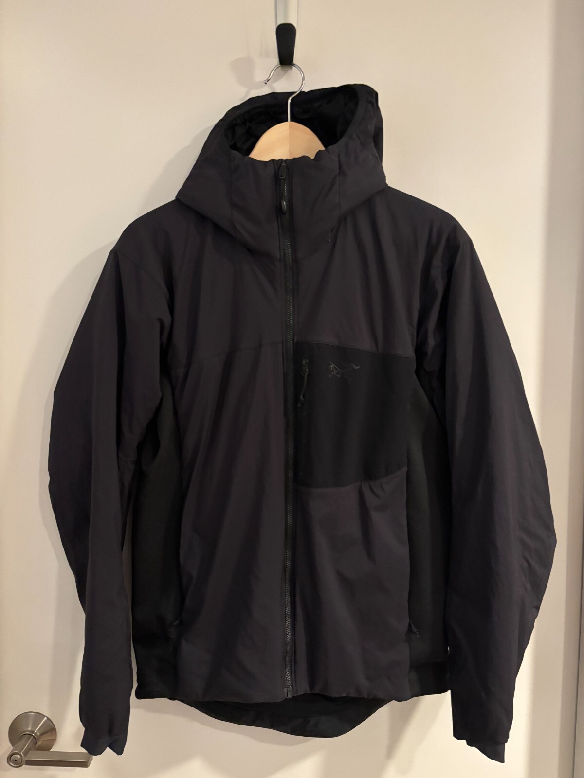 ARC'TERYX Felpa con cappuccio Arcteryx Leaf Atom come nuova piccola nera