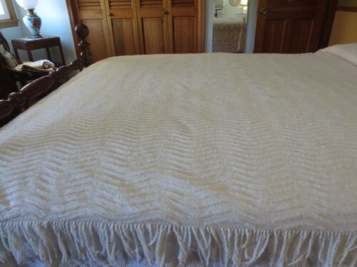 WAVY STRIPE Off-White SYNTHETIC Fringed TWIN CHENILLE BEDSPREAD - 72" x 100" - Picture 4 of 5