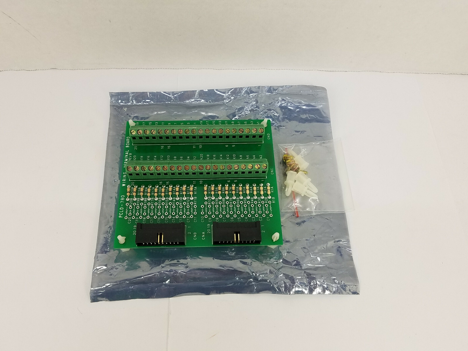 Advantech PCLD-780 Wiring Terminal Board 40 Terminal Points for two 20-pin IDE