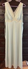Vtg USA VANITY FAIR Pillow Tab Antron III Lace Full Sweep Sz 34 Green Nightgown