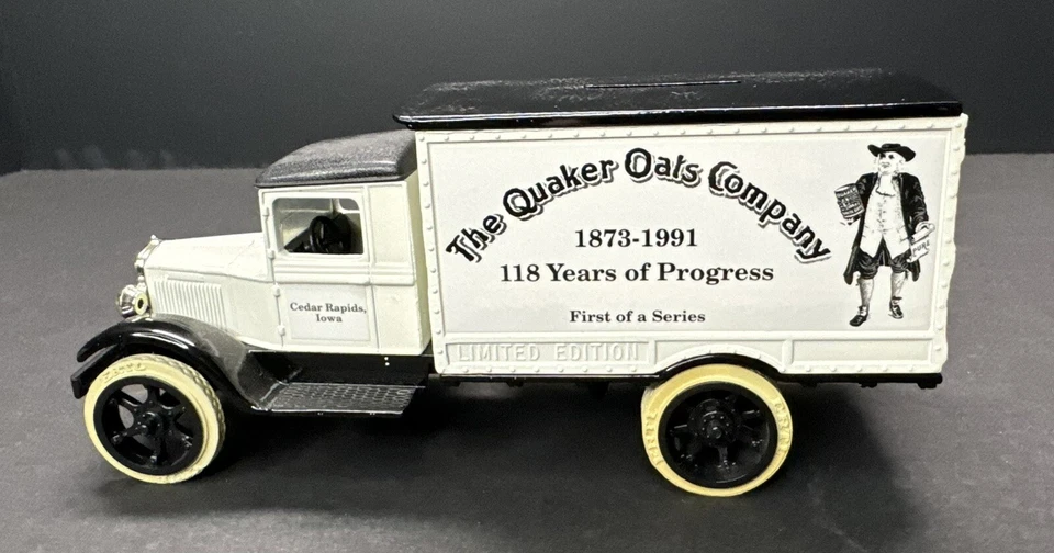 Camión motor Hawkeye 1931 banco de monedas Quaker Oats 118 años de progreso ERTL 1:34 Foto 3 de 4