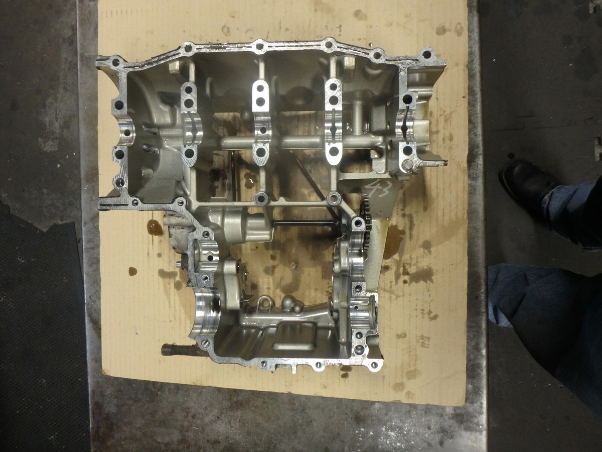 Engine Crankcase 03-04 Kawasaki Ninja Zx6rr ZX 6 RR 600 for