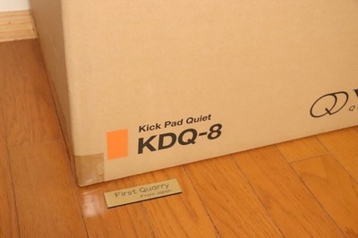 Roland V-Drums KDQ-8 Quiet Design Kick Drum Pad mit Box Musikinstrumente