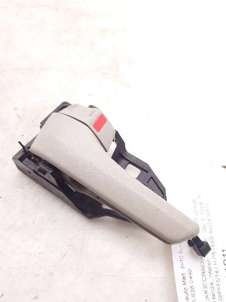 Toyota Sienna Le 2011 lado del conductor montaje de manija de puerta interior delantera  Foto 3 de 4