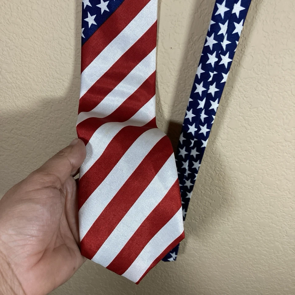 Corbata patriótica vintage con bandera americana hecha a mano de Dino Romaro ~ poliéster Foto 2 de 4