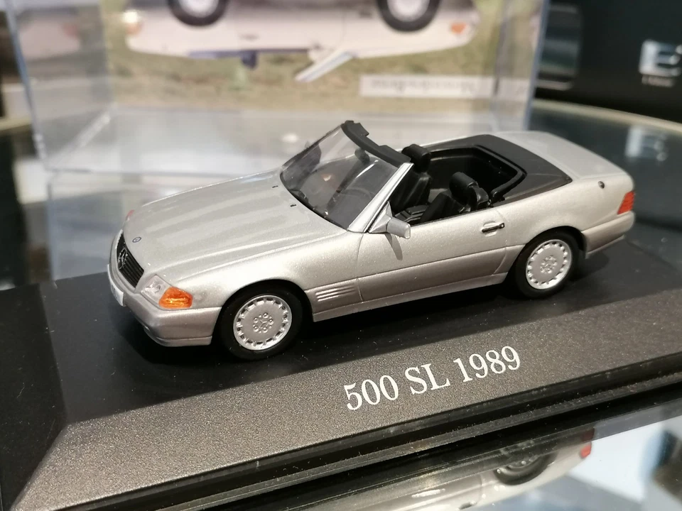 Altaya 1/43 Mercedes 500 SL (1989) con vetrina - Immagine 2 di 4