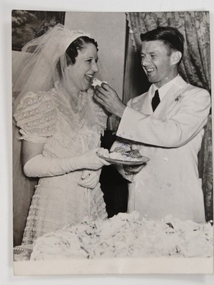 Aviator Douglas Corrigan Elizabeth Marvin Wedding Cake San Antonio Texas Photo