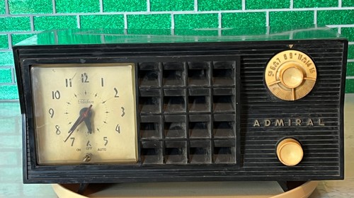 1950er MCM Admiral 251A Röhrenwecker Radiouhr FUNKTIONIERT TEILE ODER RESTAURATION