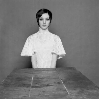 Fashion model Erika Hunt in England circa 1970 - Old Photo 1