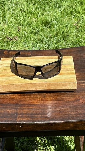 OAKLEY BATWOLF DUNKELGRAUER RAHMEN MIT POLARISIERTER GRAUER GLÄSER SONNENBRILLE antix Gascan - Bild 2 von 6