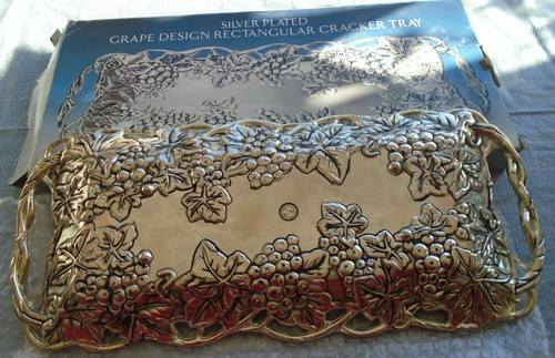 Tray Godinger Grapes Leaves Embossed Motif 15 by 6" - Picture 6 of 7