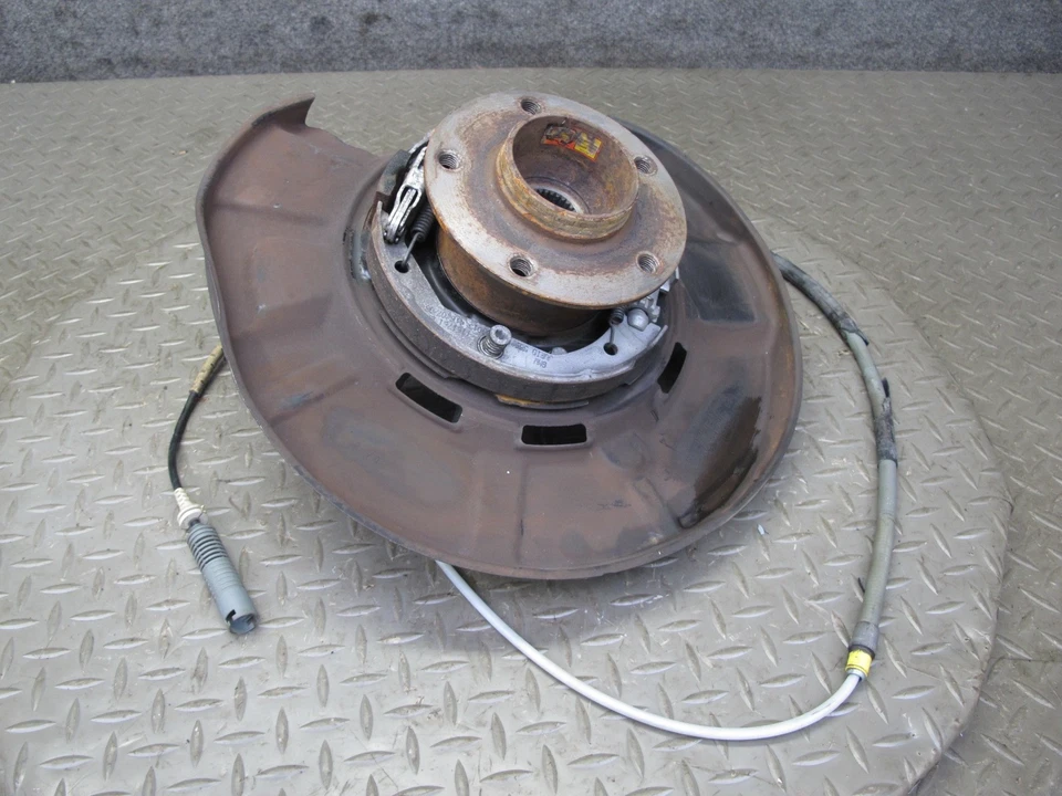 08-13 BMW E82 E88 135i Tracción trasera izquierda eje nudillo rueda cojinete OEM Foto 4 de 4