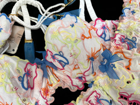 Agent Provocateur bra 34B 32C thong suspender belt rainbow Broiderie Anglais SET