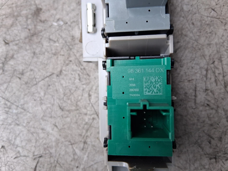 INTERRUPTOR VENTANA DELANTERA TRASERA IZQUIERDA LADO PASAJERO CITROEN DS7 SUV NS 2024 98177784DX Foto 4 de 4