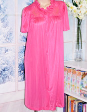 M Vintg Robe Lorraine Fuchsia Nylon side pkt Ruffle Neck Lace Butterfly Sleeves